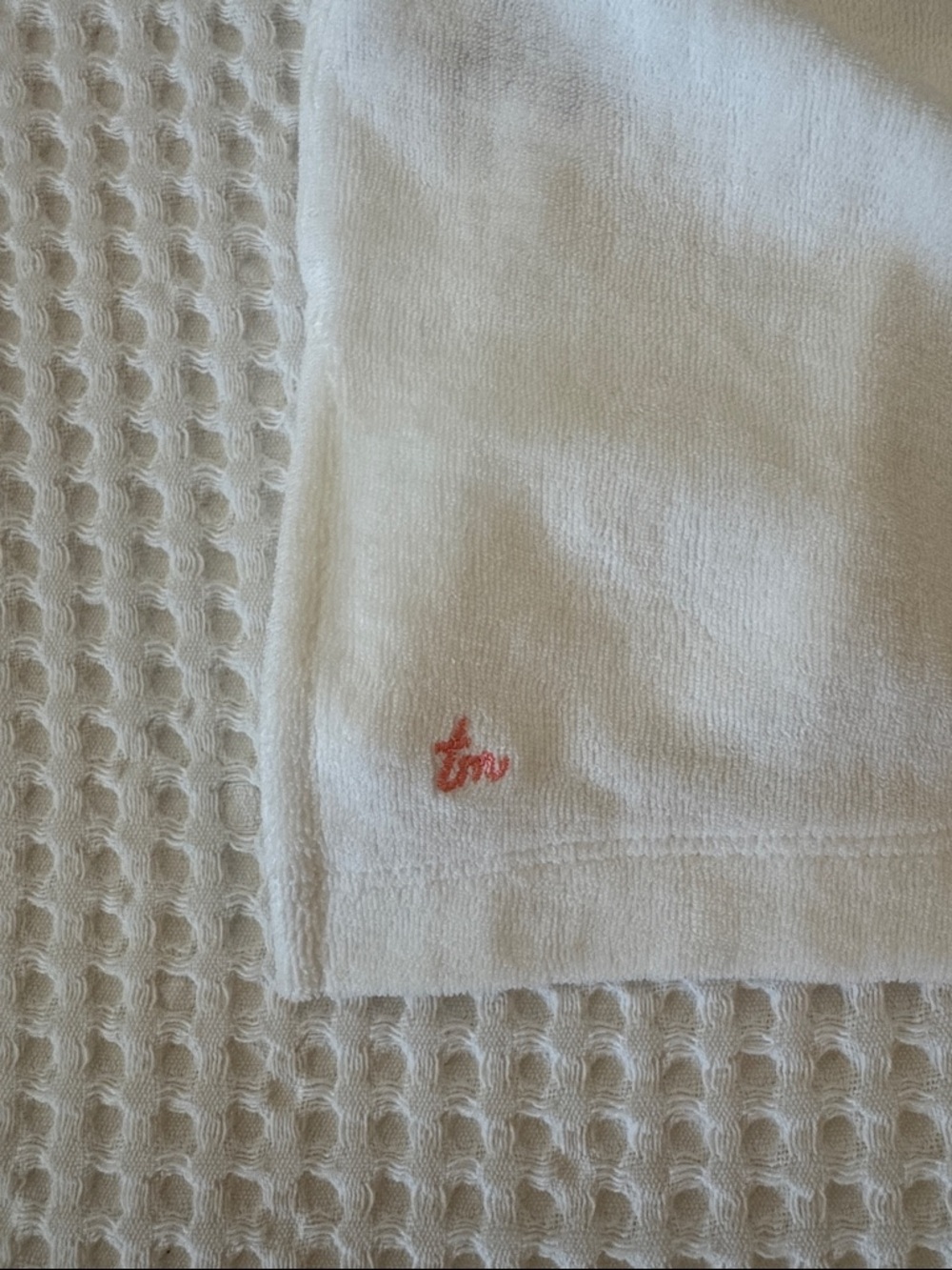Travis Mathew White V-Neck Collar Pullover Sweater Woman’s Medium - Picture 8 of 9